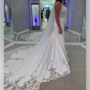 Wedding dress purchased June of 2020 but never worn due to covid restrictions.